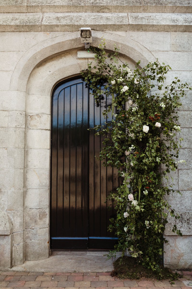 Wild foliage arch