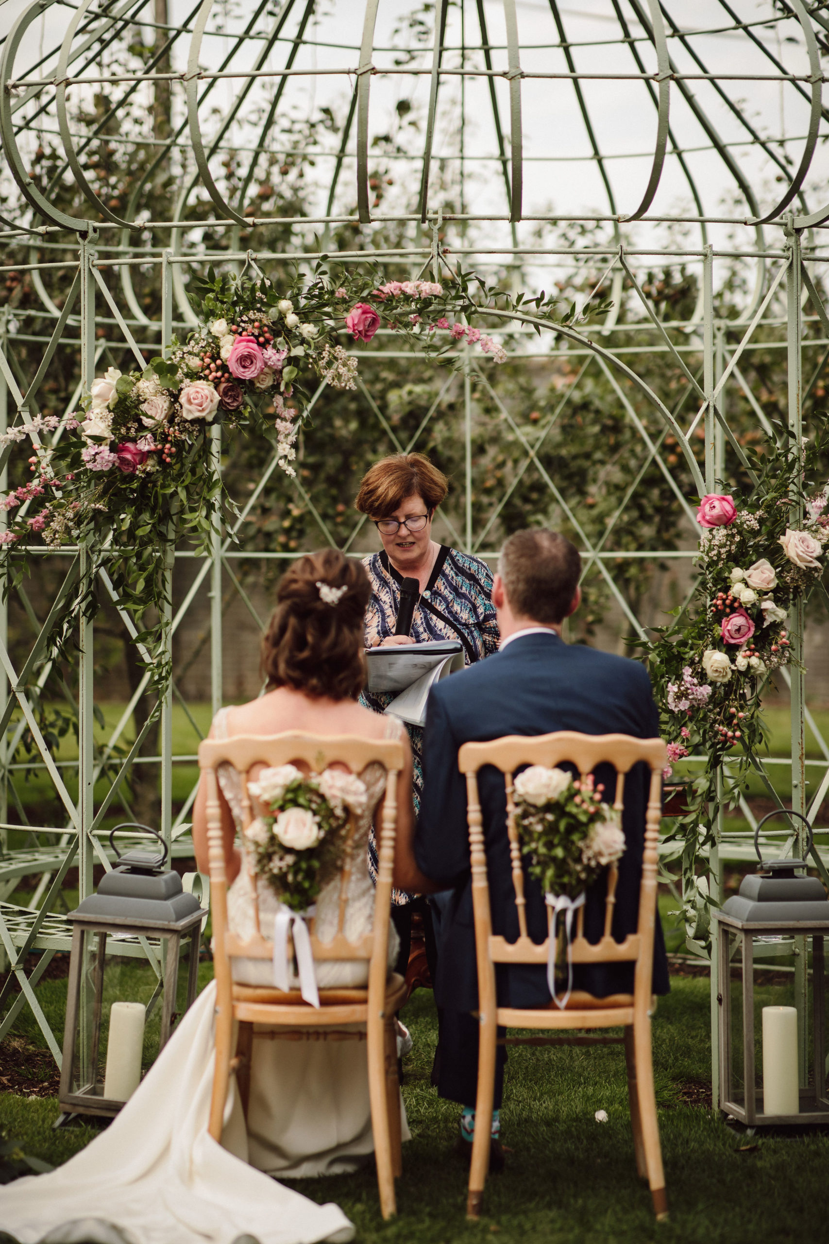 Wondering What a 100 Guest Wedding Looks Like? - Frog Prince